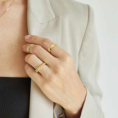 Croissant Ring in Silver