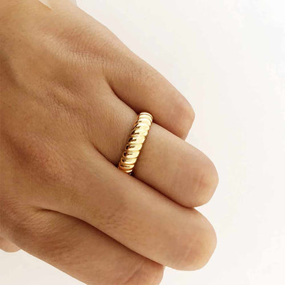 Croissant Band Ring in Silver