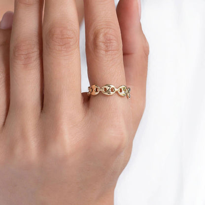 Oval Chain Link Ring in Gold