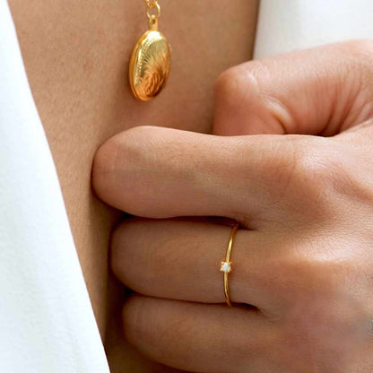 Solitaire Opal Ring in Gold