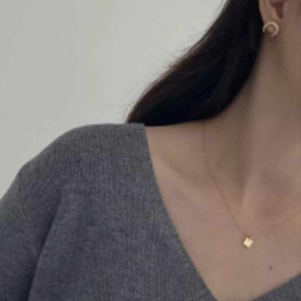 Piazza Square Pendant Necklace in Gold